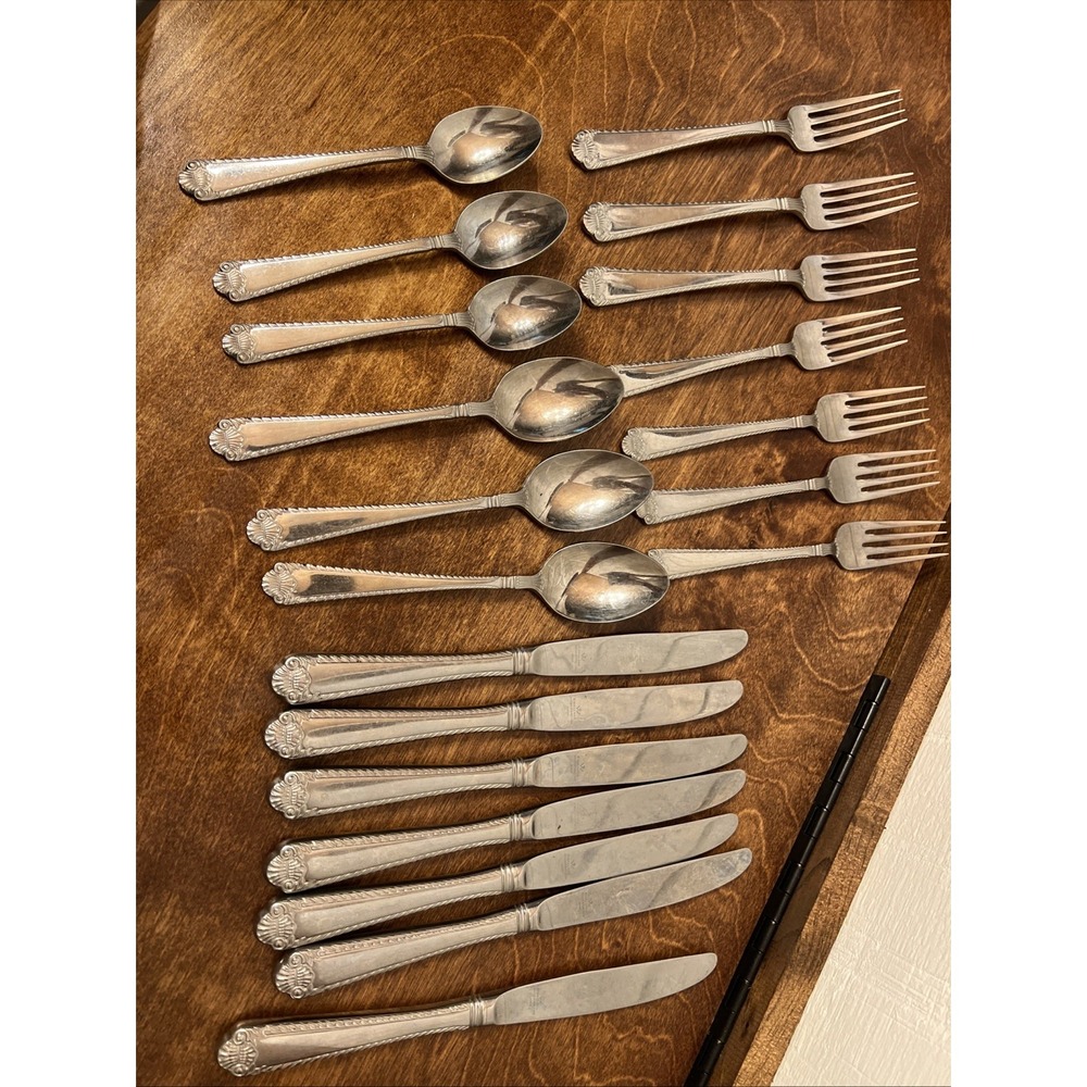 Wallace 18/10FRENCH SHELL Stainless Flatware Forks Spoons 20 pieces
